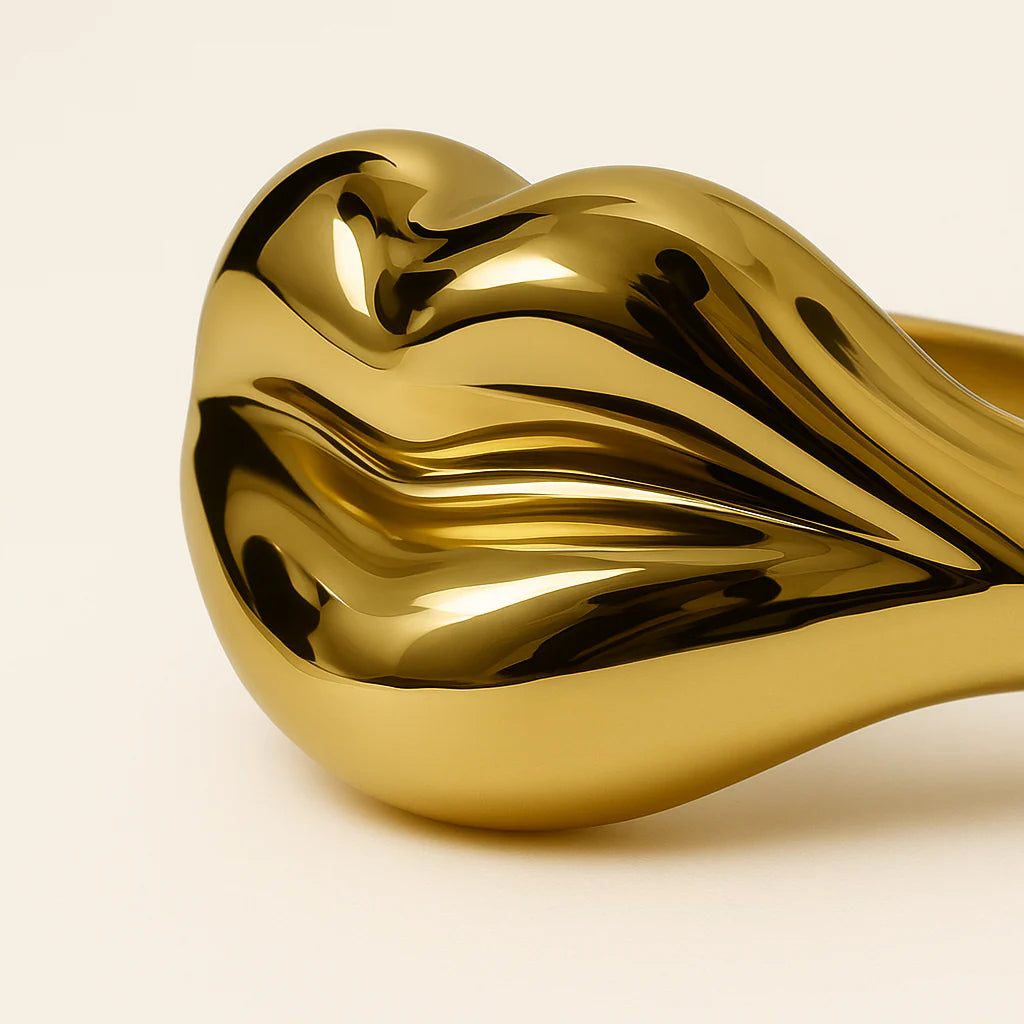 Bold Lips Cuff