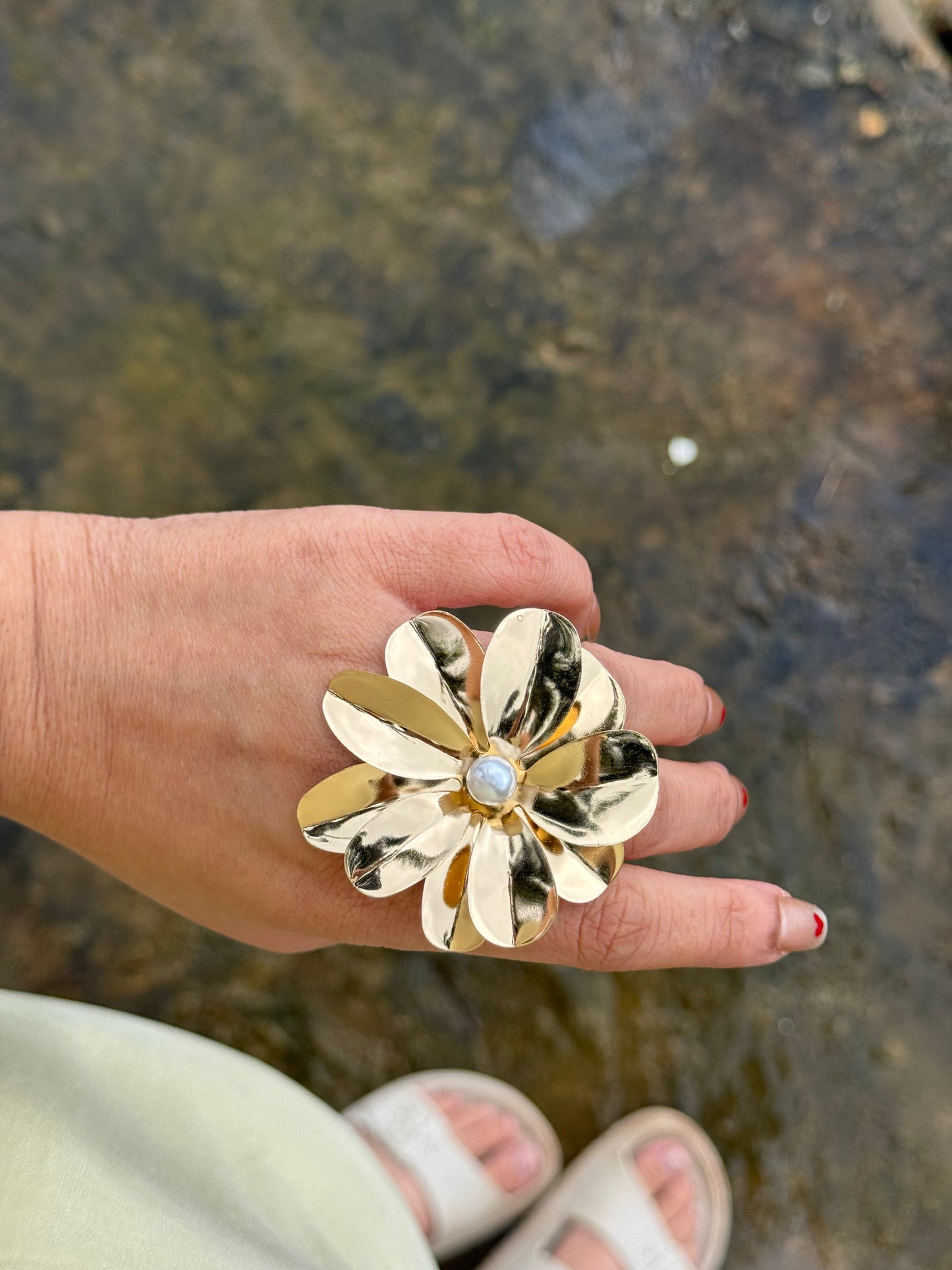 The Floral Ring with pearl