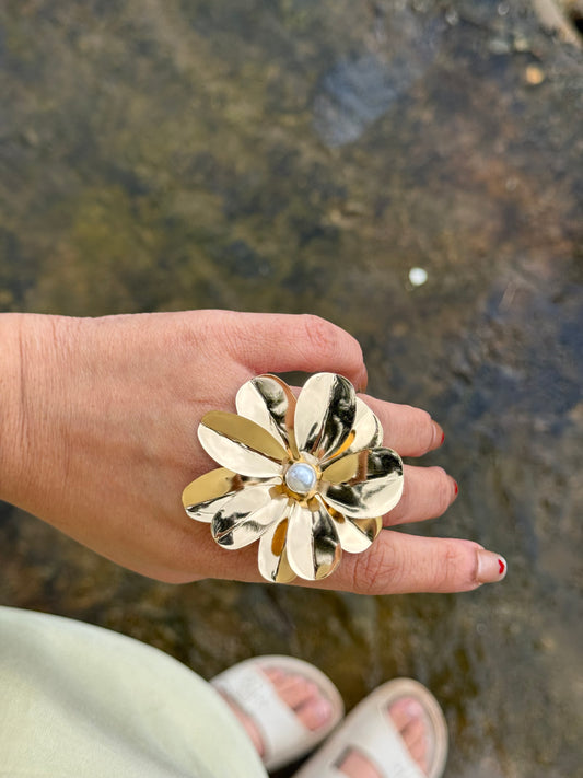 The Floral Ring with pearl