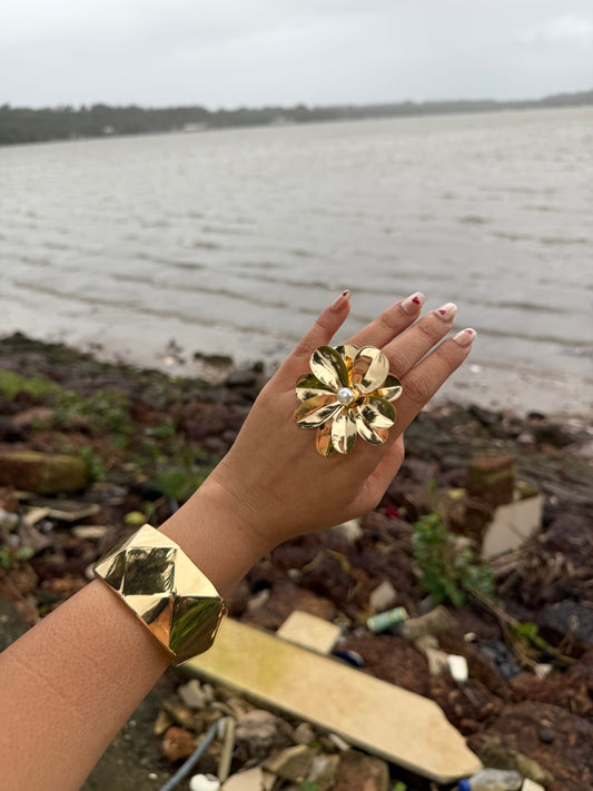 The Floral Ring with pearl